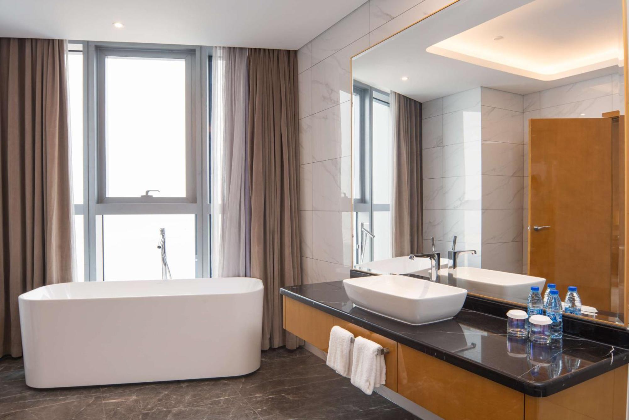 Hilton Brazzaville Les Tours Jumelles Hotel & Residences Екстериор снимка