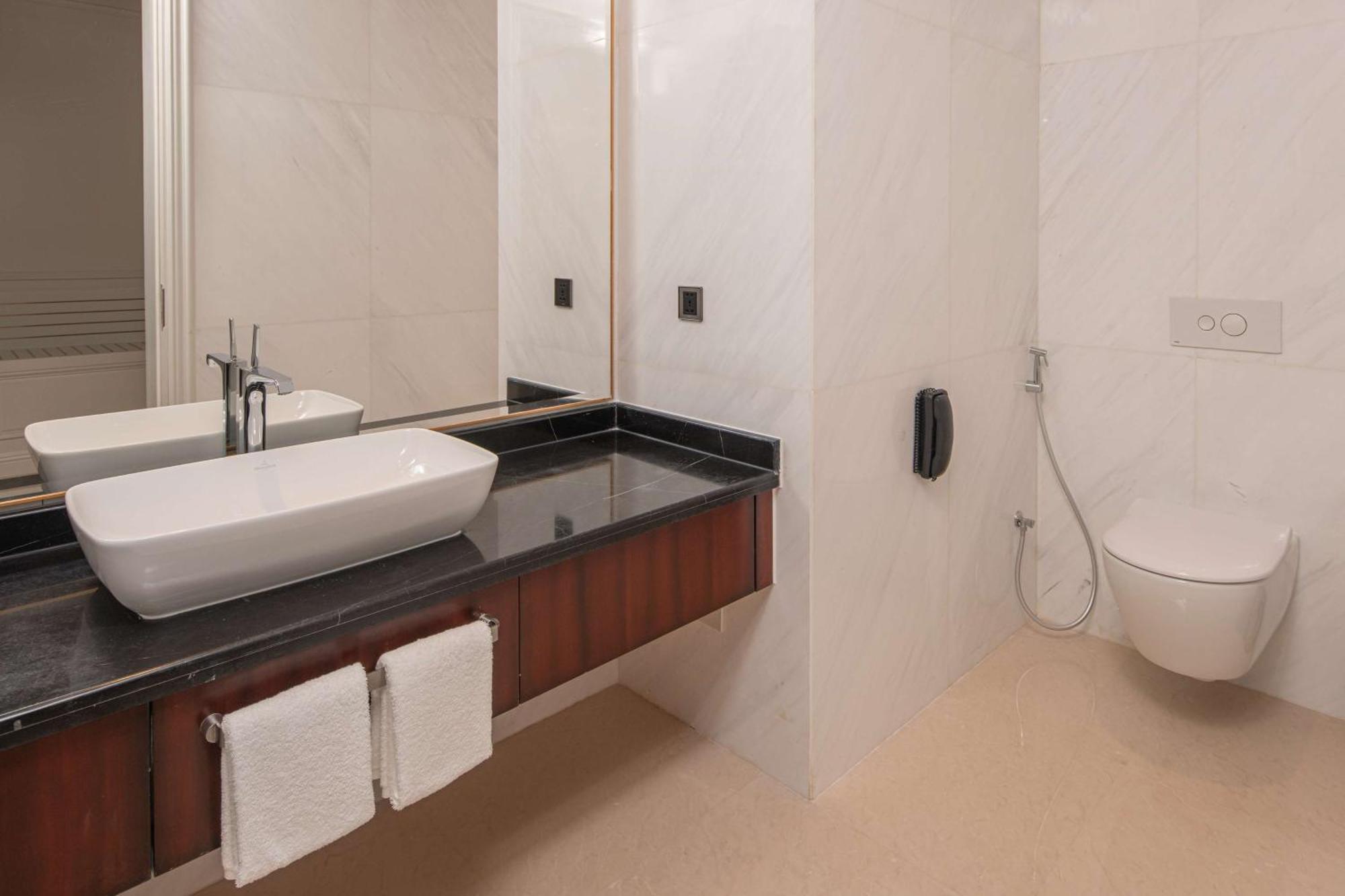Hilton Brazzaville Les Tours Jumelles Hotel & Residences Екстериор снимка