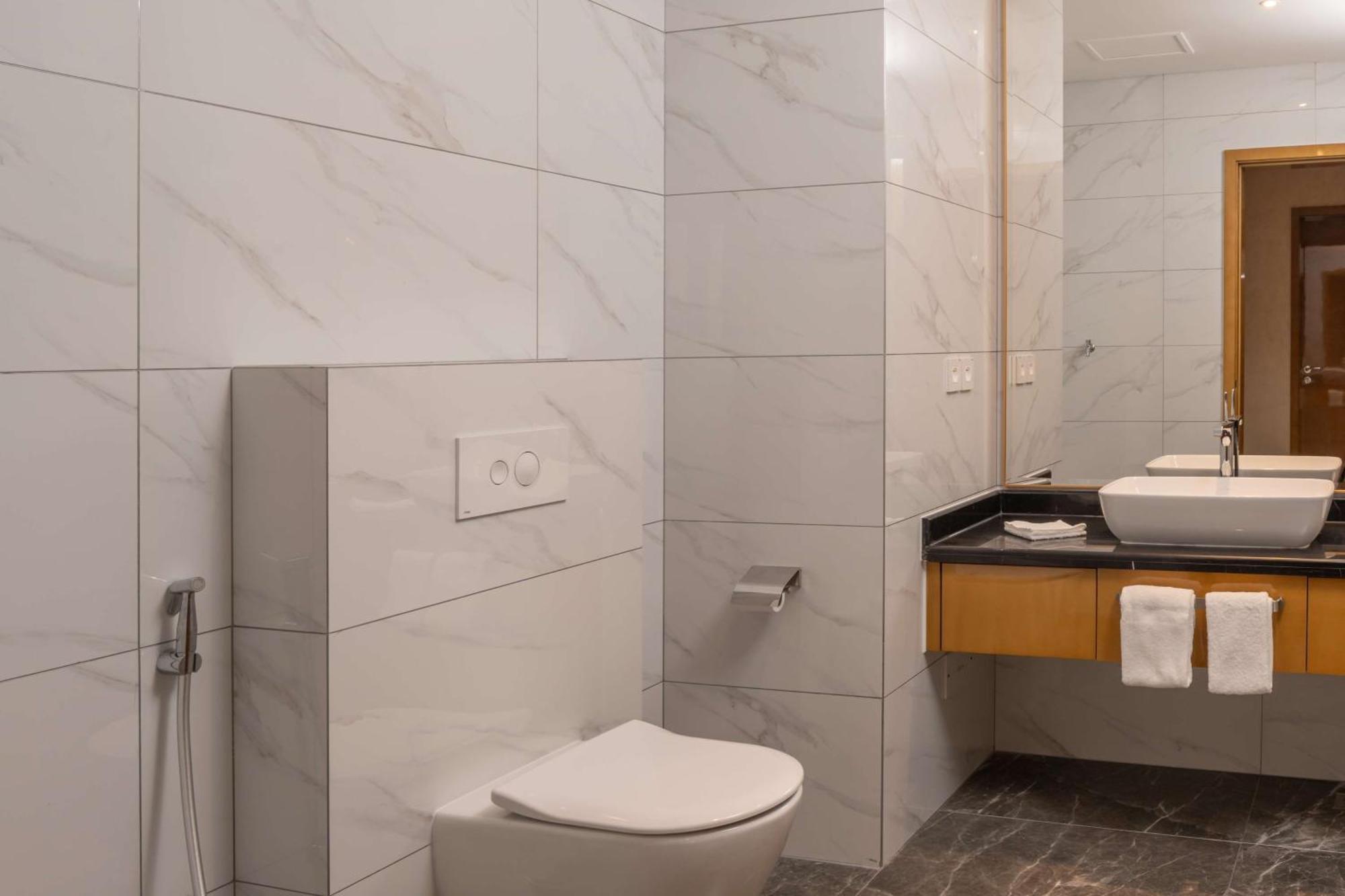Hilton Brazzaville Les Tours Jumelles Hotel & Residences Екстериор снимка