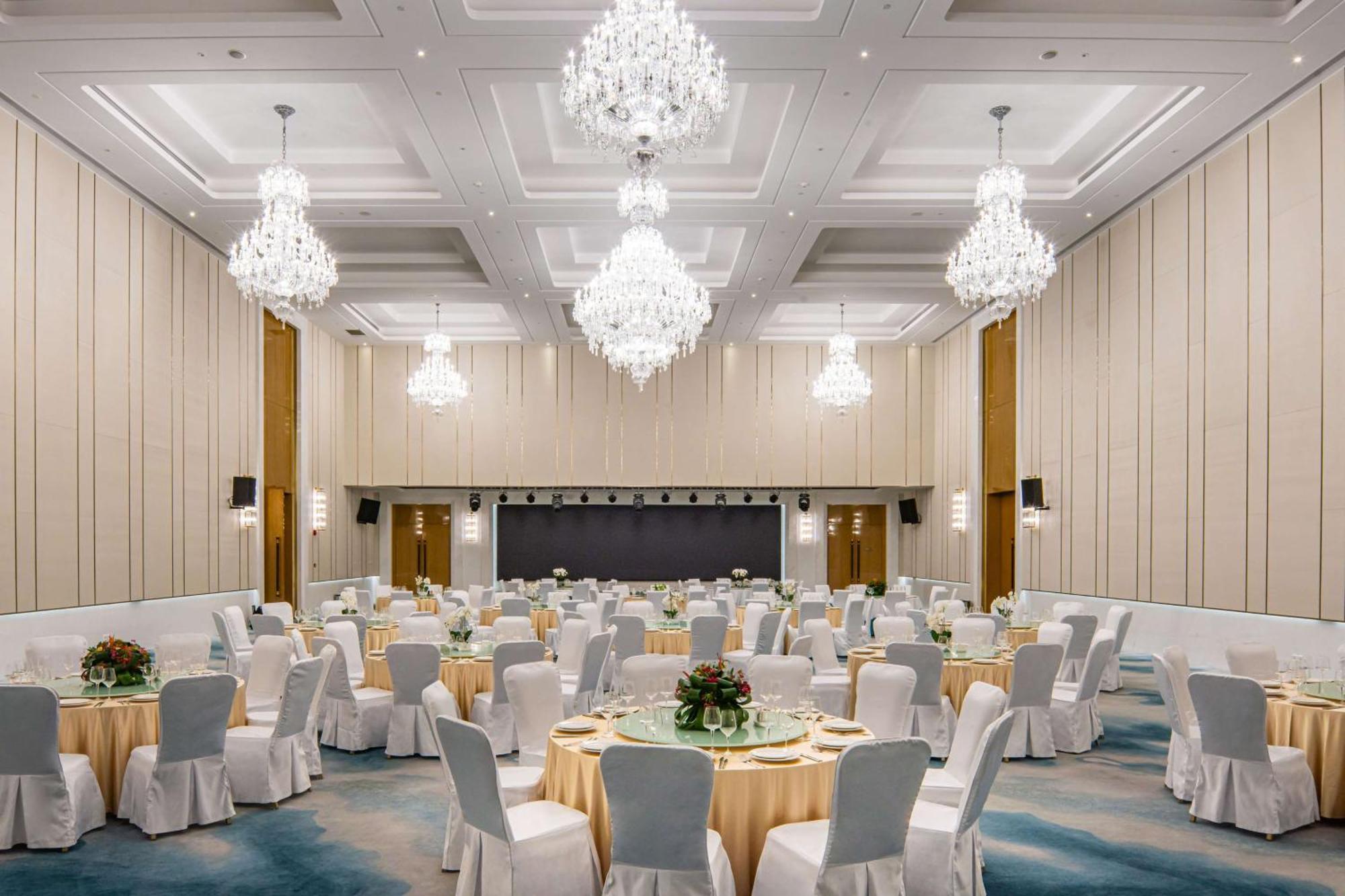 Hilton Brazzaville Les Tours Jumelles Hotel & Residences Екстериор снимка